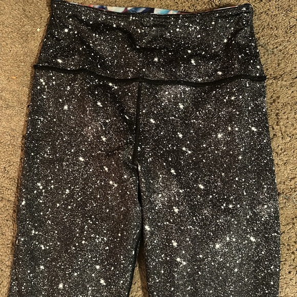 Peloton Movement Reversible Workout Leggings - Picture 8 of 8